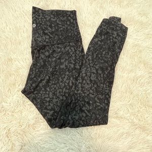 Black lululemon printed leggings size 8